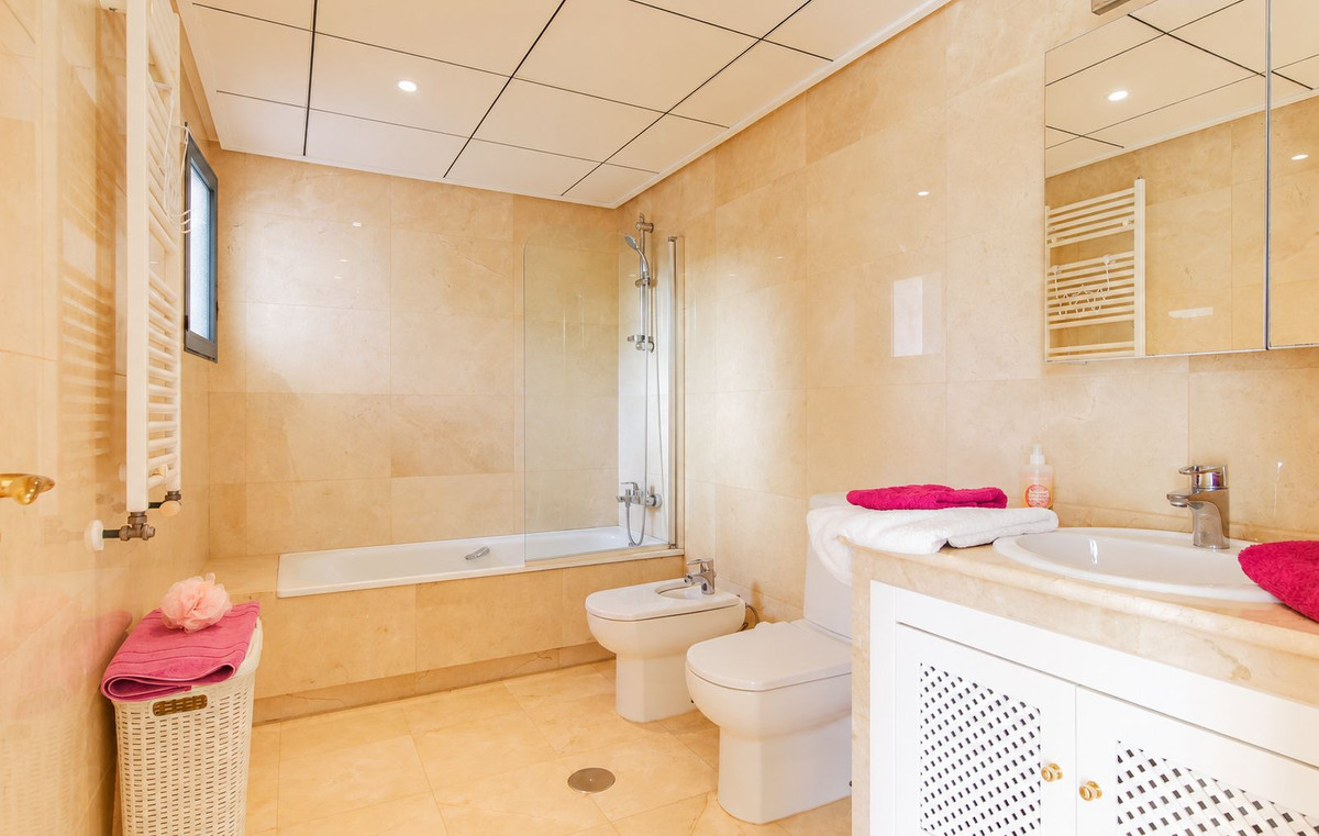 For sale - 4 Bedroom 3 Bathroom House - Detached Villa in San Javier - Roda Golf  - Murcia