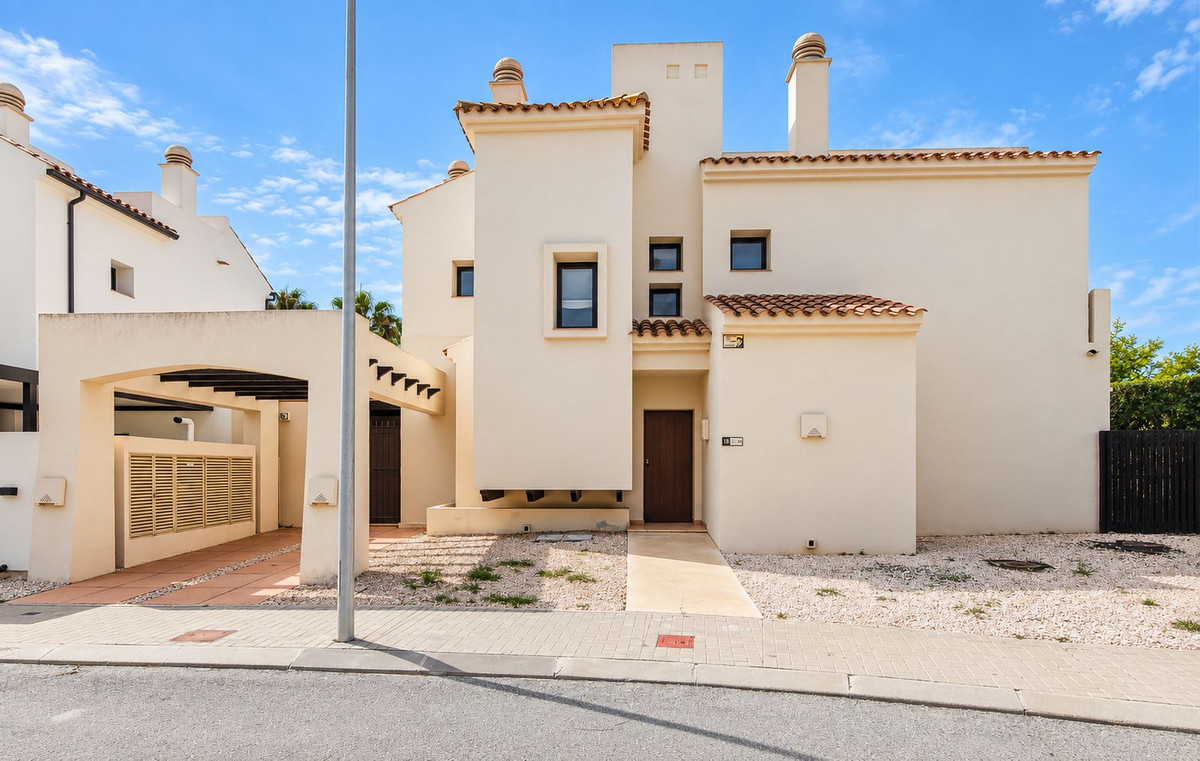 For sale - 4 Bedroom 3 Bathroom House - Detached Villa in San Javier - Roda Golf  - Murcia