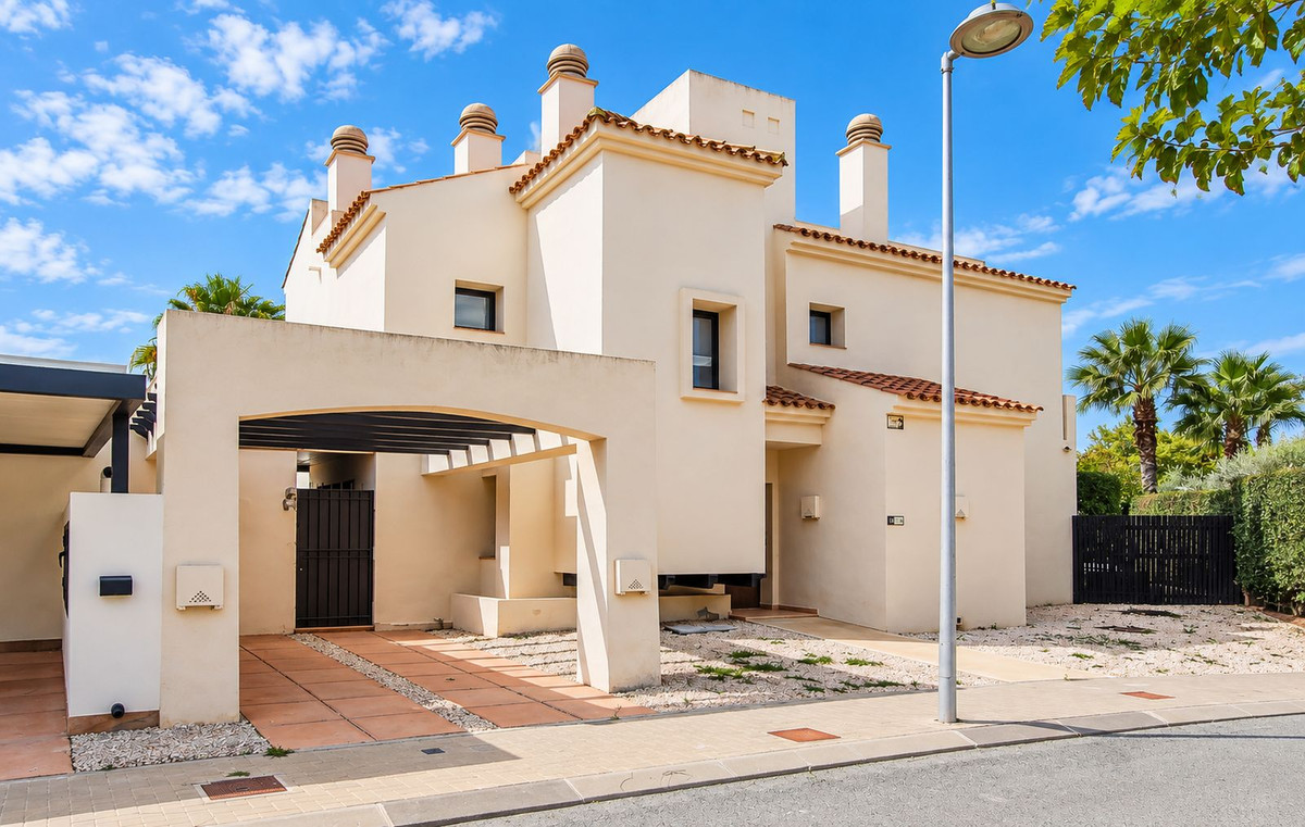 For sale - 4 Bedroom 3 Bathroom House - Detached Villa in San Javier - Roda Golf  - Murcia