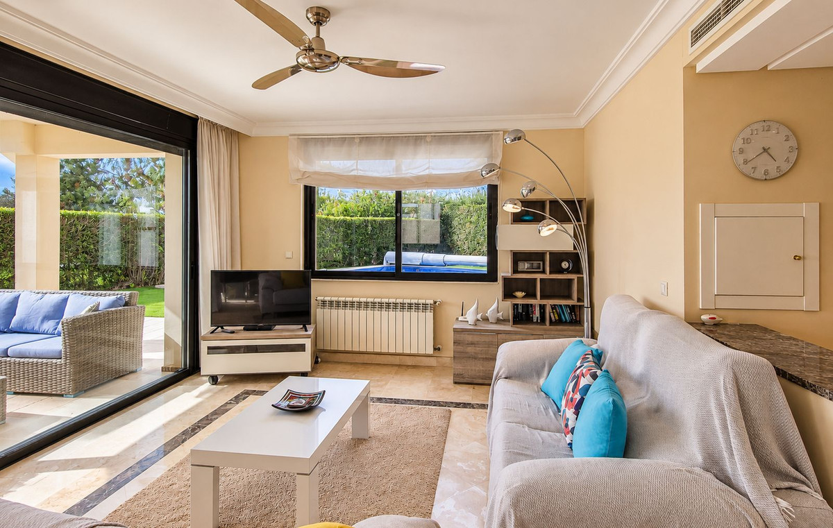 For sale - 4 Bedroom 3 Bathroom House - Detached Villa in San Javier - Roda Golf  - Murcia