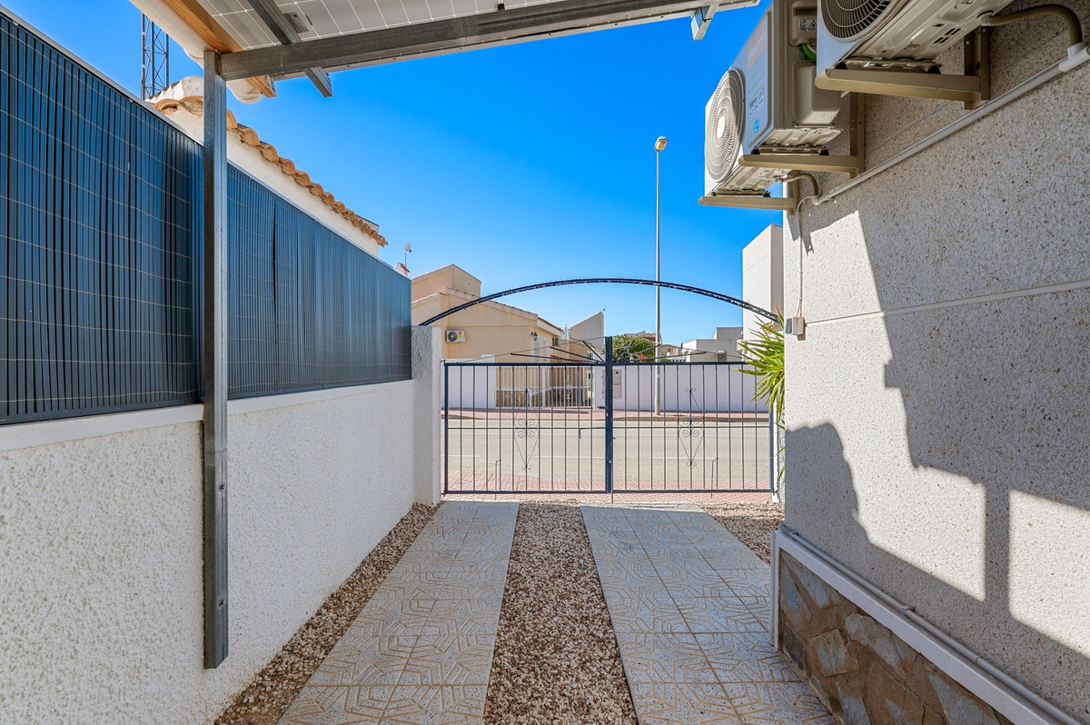 For sale - 3 Bedroom 2 Bathroom House - Detached Villa in Rojales - Rojales Centro  - Alicante