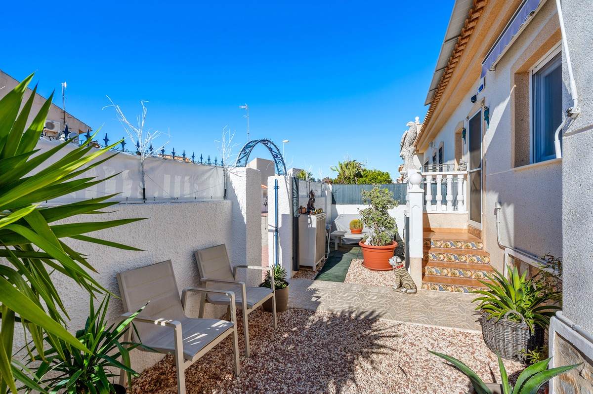 For sale - 3 Bedroom 2 Bathroom House - Detached Villa in Rojales - Rojales Centro  - Alicante