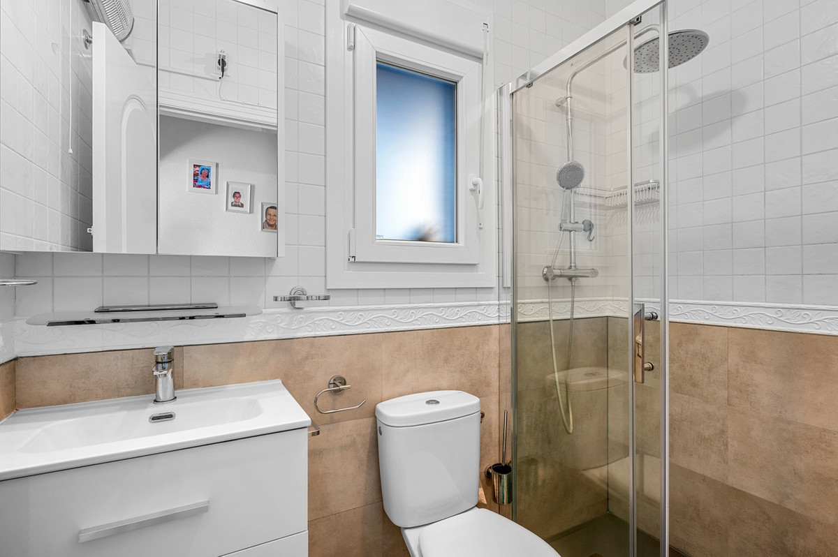 For sale - 3 Bedroom 2 Bathroom House - Detached Villa in Rojales - Rojales Centro  - Alicante