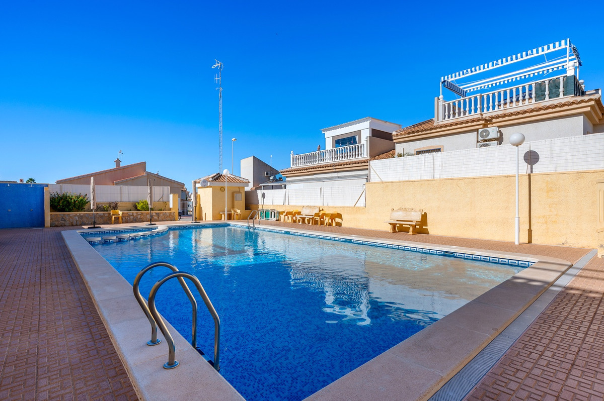 For sale - 3 Bedroom 2 Bathroom House - Detached Villa in Rojales - Rojales Centro  - Alicante