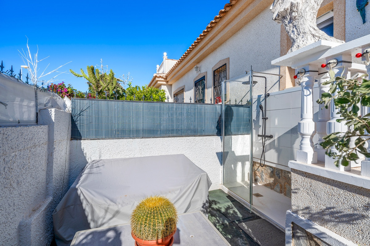 For sale - 3 Bedroom 2 Bathroom House - Detached Villa in Rojales - Rojales Centro  - Alicante