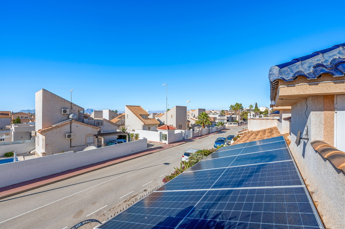 For sale - 3 Bedroom 2 Bathroom House - Detached Villa in Rojales - Rojales Centro  - Alicante