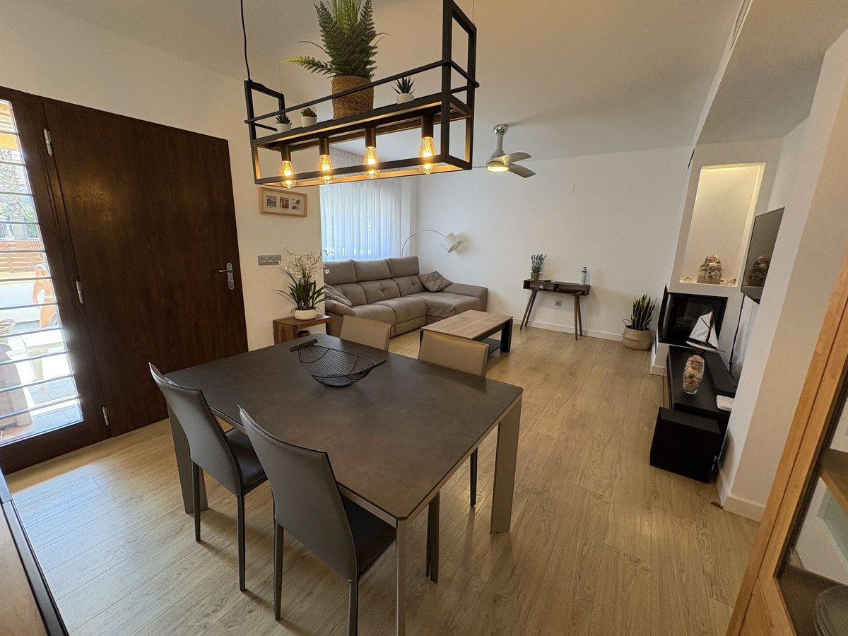 For sale - 3 Bedroom 3 Bathroom House - Semi-Detached House in Santa Pola - Gran Alacant  - Alicante