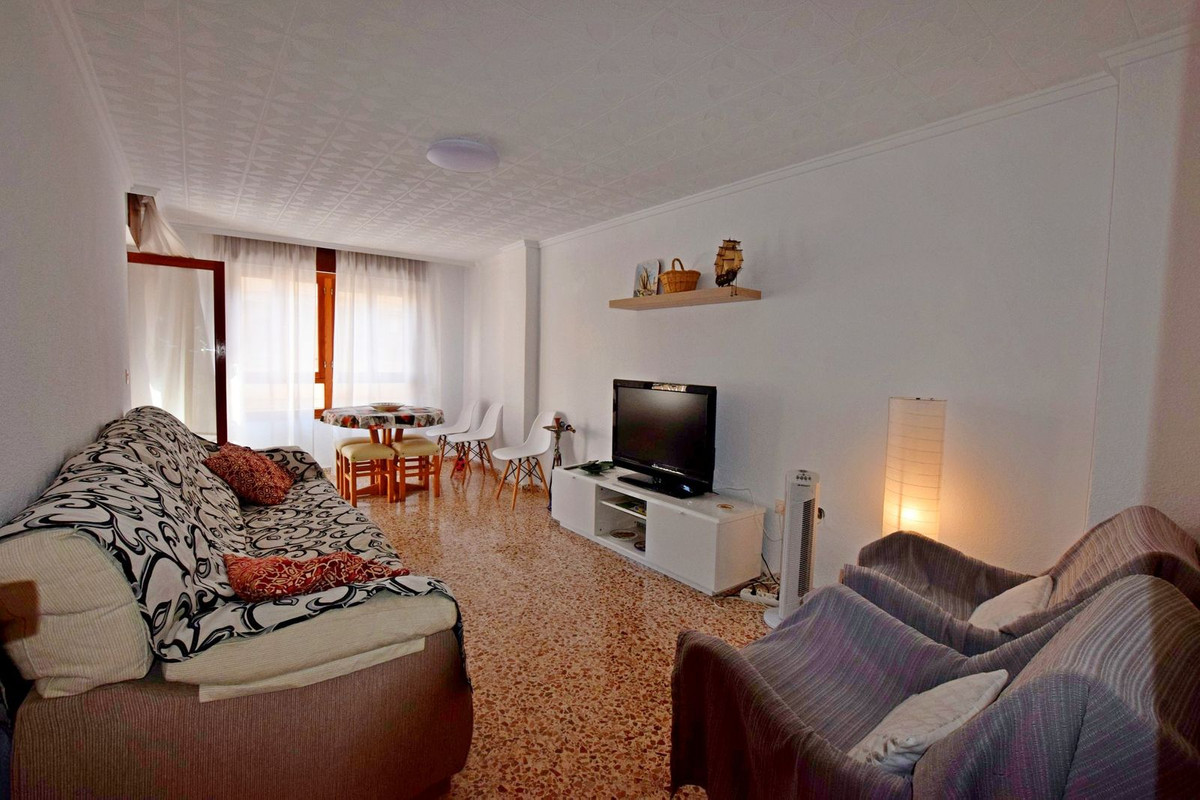 For sale - 3 Bedroom 3 Bathroom Apartment - Middle Floor Apartment in Torrevieja - Torrevieja Centro  - Alicante