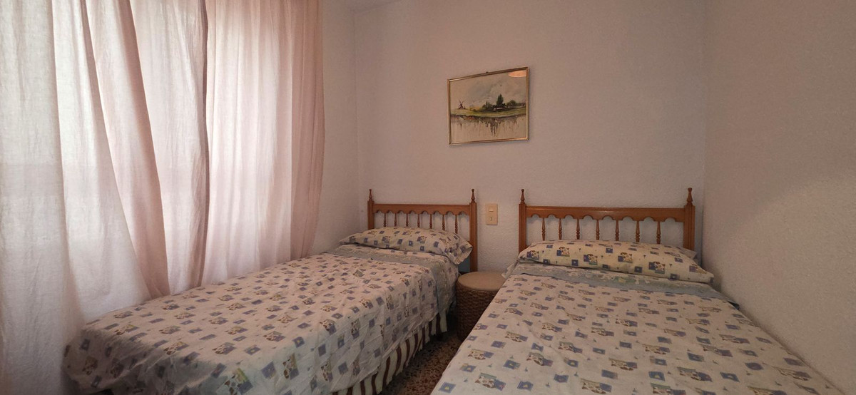 For sale - 3 Bedroom 3 Bathroom Apartment - Middle Floor Apartment in Torrevieja - Torrevieja Centro  - Alicante