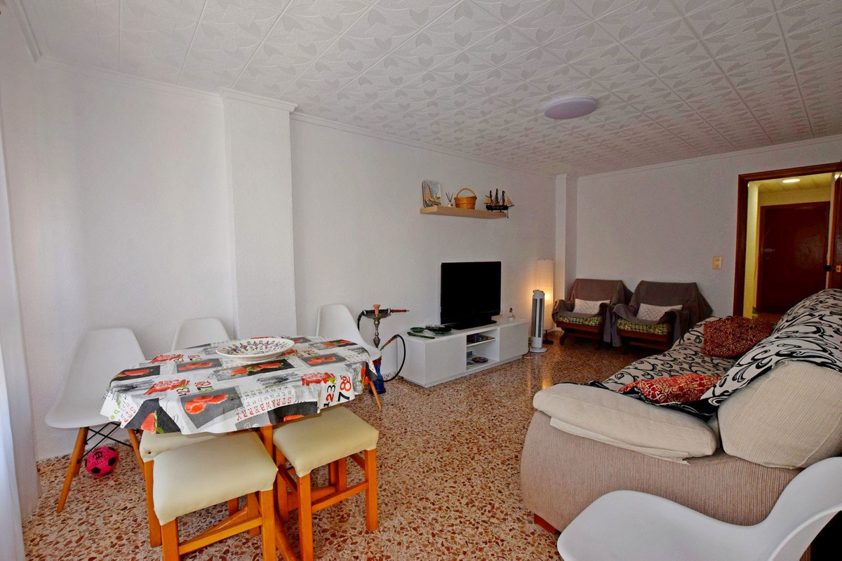 For sale - 3 Bedroom 3 Bathroom Apartment - Middle Floor Apartment in Torrevieja - Torrevieja Centro  - Alicante