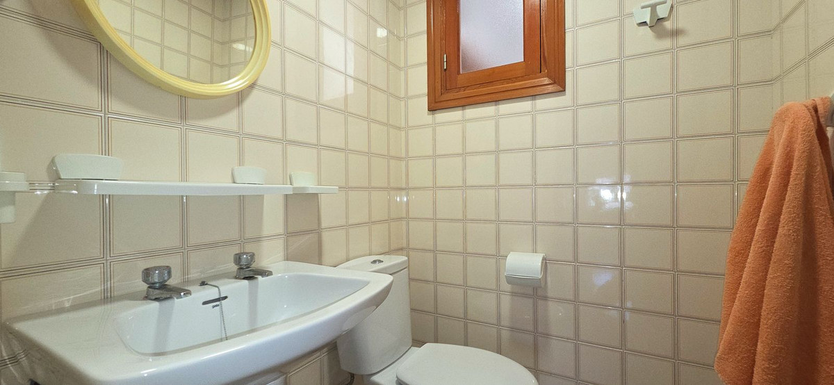 For sale - 3 Bedroom 3 Bathroom Apartment - Middle Floor Apartment in Torrevieja - Torrevieja Centro  - Alicante