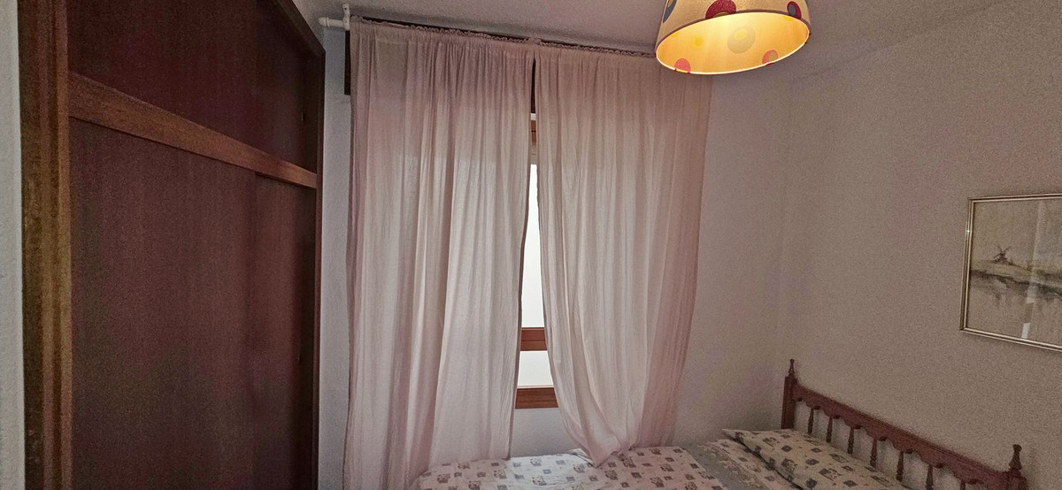 For sale - 3 Bedroom 3 Bathroom Apartment - Middle Floor Apartment in Torrevieja - Torrevieja Centro  - Alicante