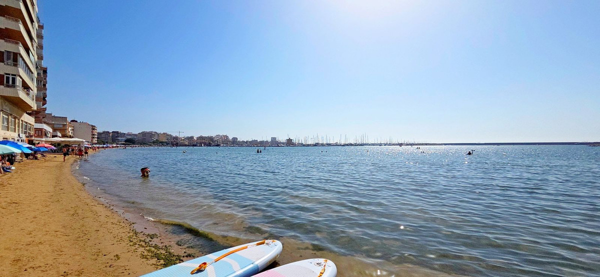 For sale - 3 Bedroom 3 Bathroom Apartment - Middle Floor Apartment in Torrevieja - Torrevieja Centro  - Alicante