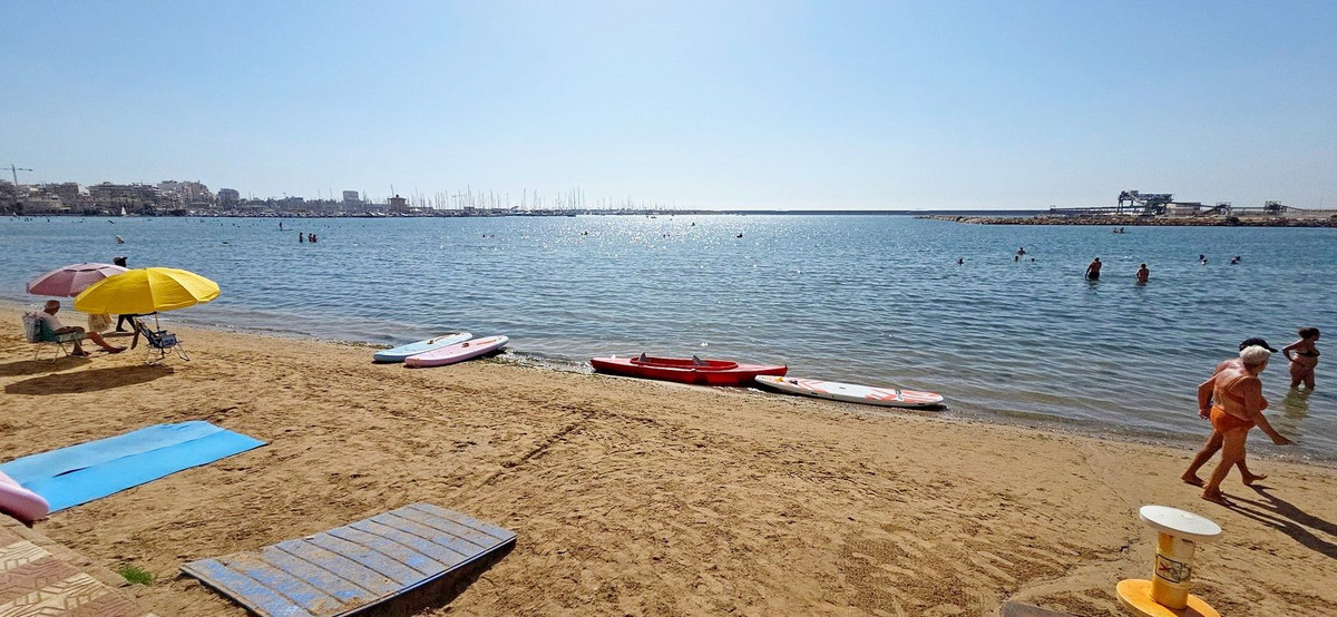 For sale - 3 Bedroom 3 Bathroom Apartment - Middle Floor Apartment in Torrevieja - Torrevieja Centro  - Alicante