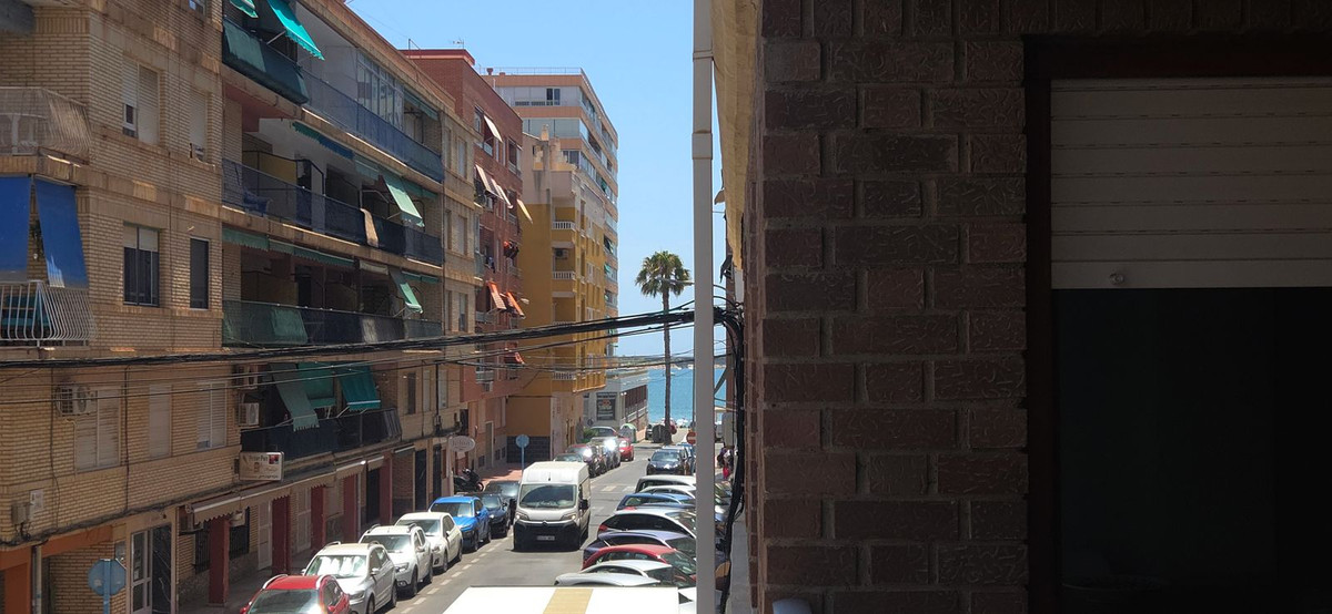 For sale - 3 Bedroom 3 Bathroom Apartment - Middle Floor Apartment in Torrevieja - Torrevieja Centro  - Alicante