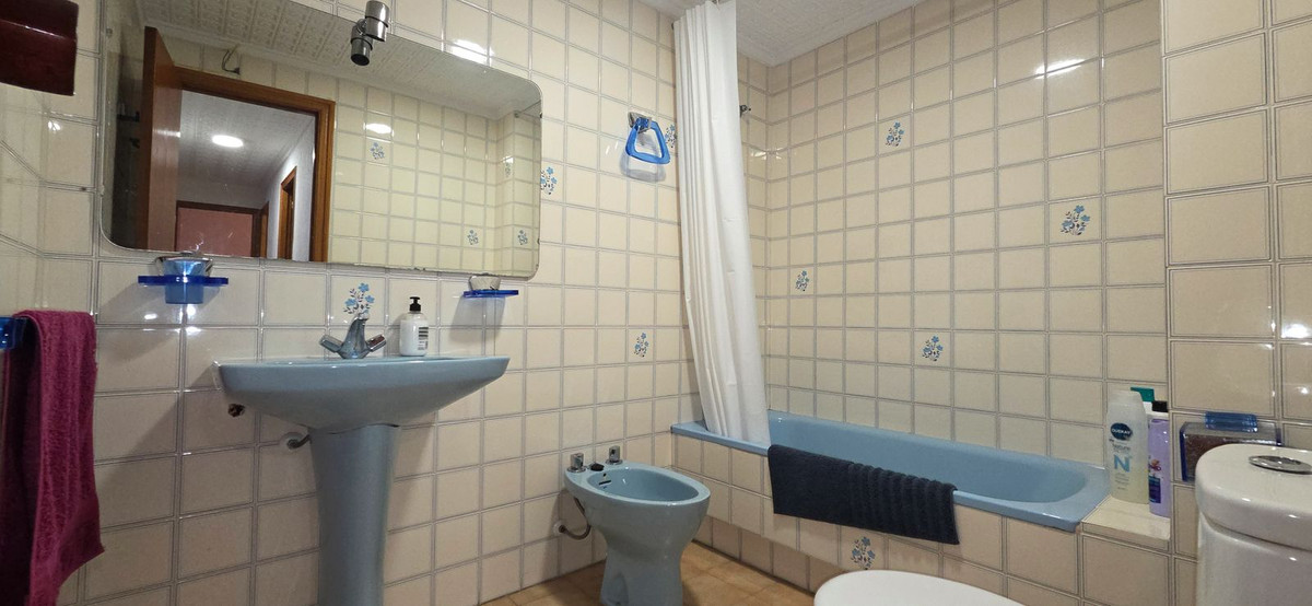 For sale - 3 Bedroom 3 Bathroom Apartment - Middle Floor Apartment in Torrevieja - Torrevieja Centro  - Alicante