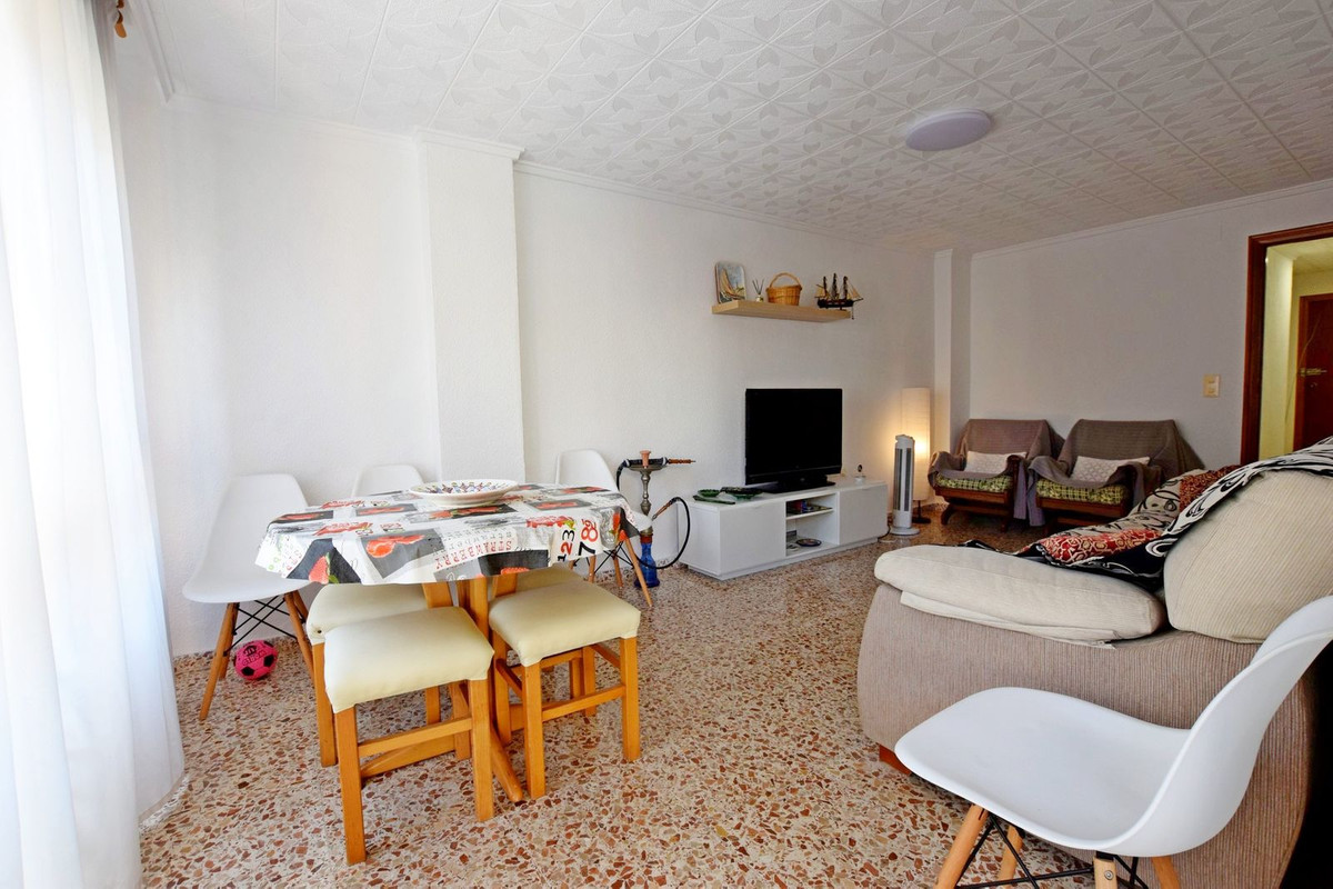 For sale - 3 Bedroom 3 Bathroom Apartment - Middle Floor Apartment in Torrevieja - Torrevieja Centro  - Alicante