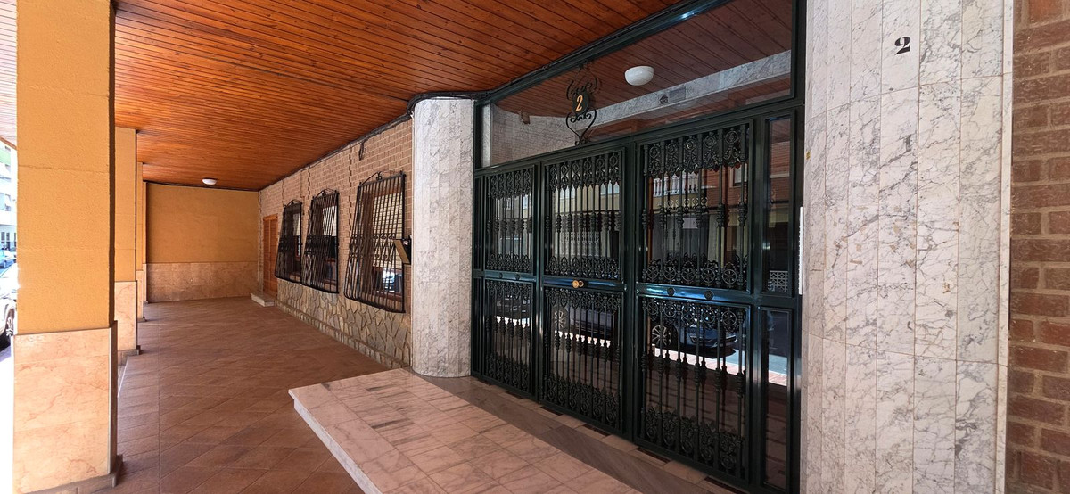 For sale - 3 Bedroom 3 Bathroom Apartment - Middle Floor Apartment in Torrevieja - Torrevieja Centro  - Alicante