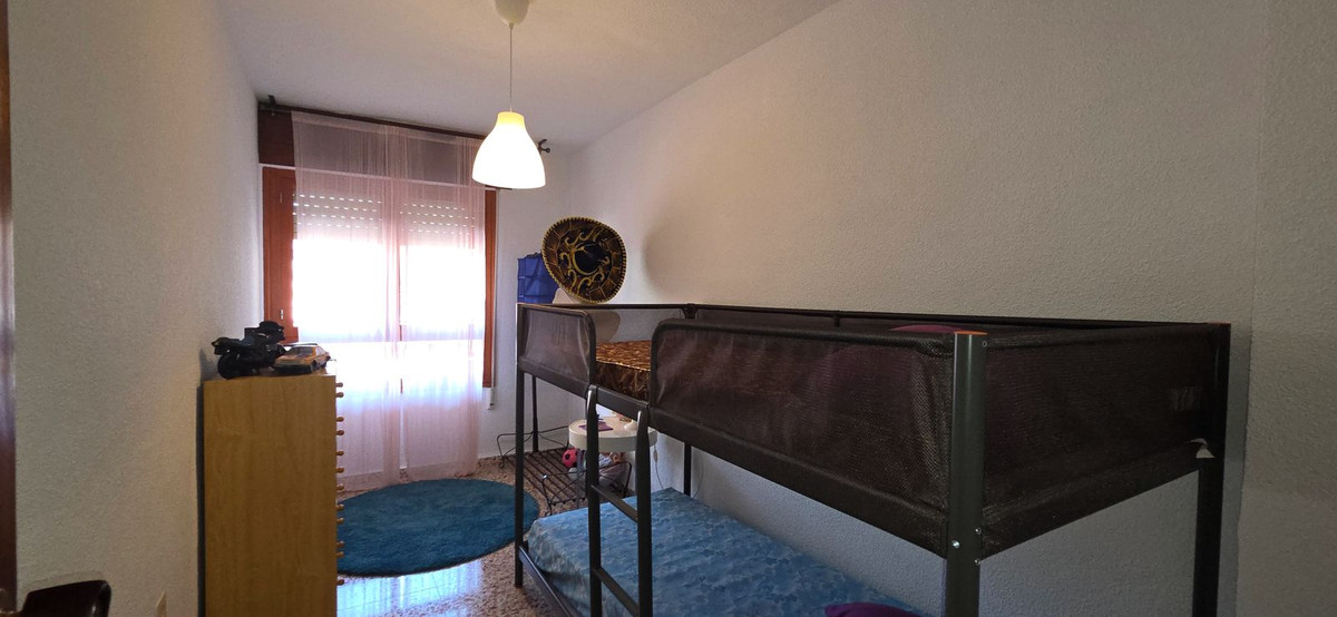 For sale - 3 Bedroom 3 Bathroom Apartment - Middle Floor Apartment in Torrevieja - Torrevieja Centro  - Alicante