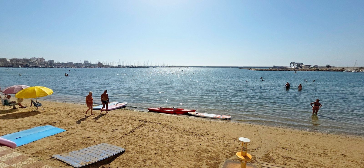 For sale - 3 Bedroom 3 Bathroom Apartment - Middle Floor Apartment in Torrevieja - Torrevieja Centro  - Alicante