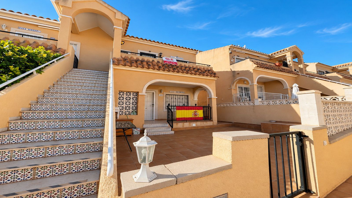 For sale - 2 Bedroom 1 Bathroom Apartment - Top Floor Apartment in San Miguel de Salinas - San Miguel de Salinas Centro  - Alicante