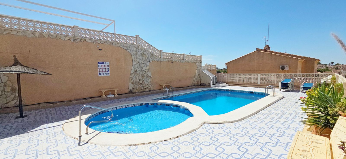 For sale - 2 Bedroom 1 Bathroom Apartment - Top Floor Apartment in San Miguel de Salinas - San Miguel de Salinas Centro  - Alicante