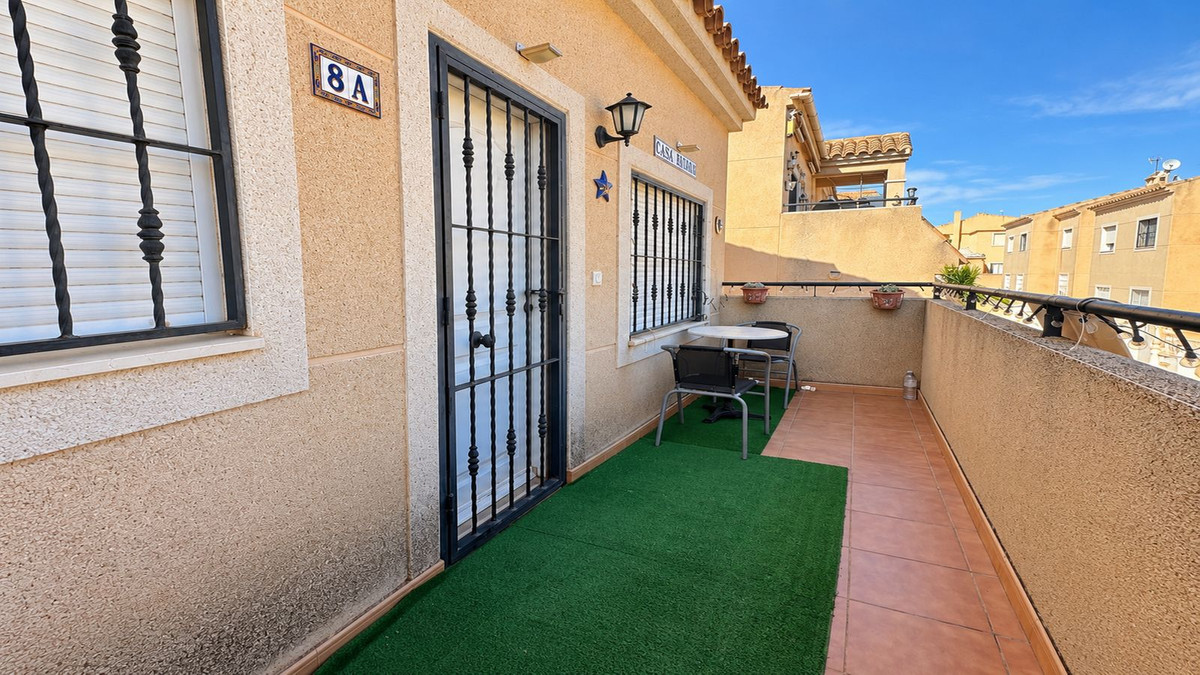 For sale - 2 Bedroom 1 Bathroom Apartment - Top Floor Apartment in San Miguel de Salinas - San Miguel de Salinas Centro  - Alicante