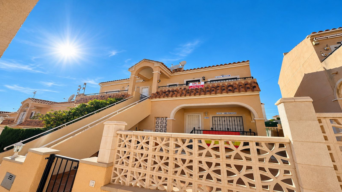 For sale - 2 Bedroom 1 Bathroom Apartment - Top Floor Apartment in San Miguel de Salinas - San Miguel de Salinas Centro  - Alicante