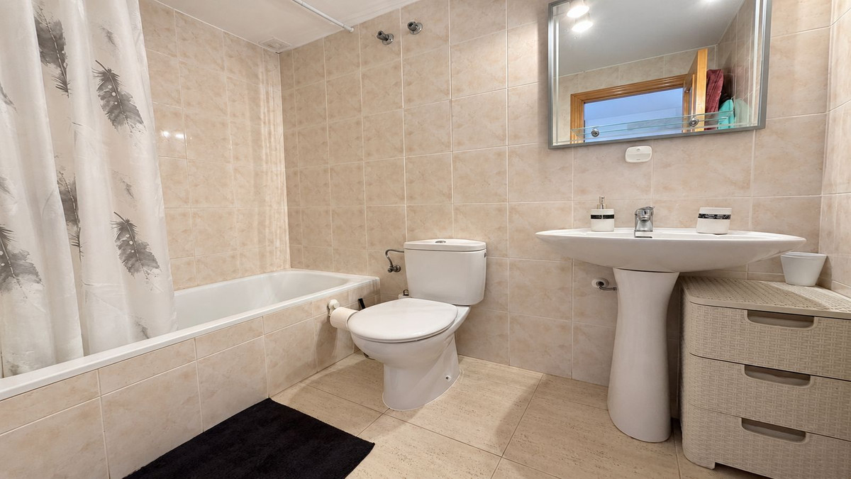 For sale - 2 Bedroom 1 Bathroom Apartment - Top Floor Apartment in San Miguel de Salinas - San Miguel de Salinas Centro  - Alicante