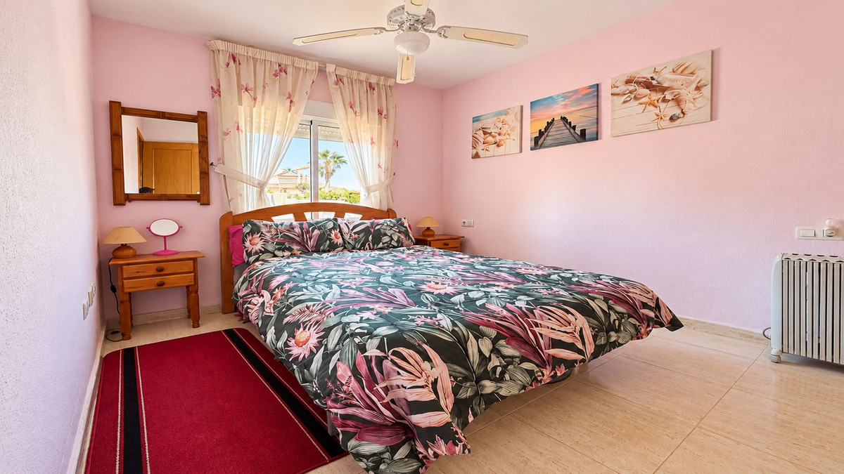 For sale - 2 Bedroom 1 Bathroom Apartment - Top Floor Apartment in San Miguel de Salinas - San Miguel de Salinas Centro  - Alicante