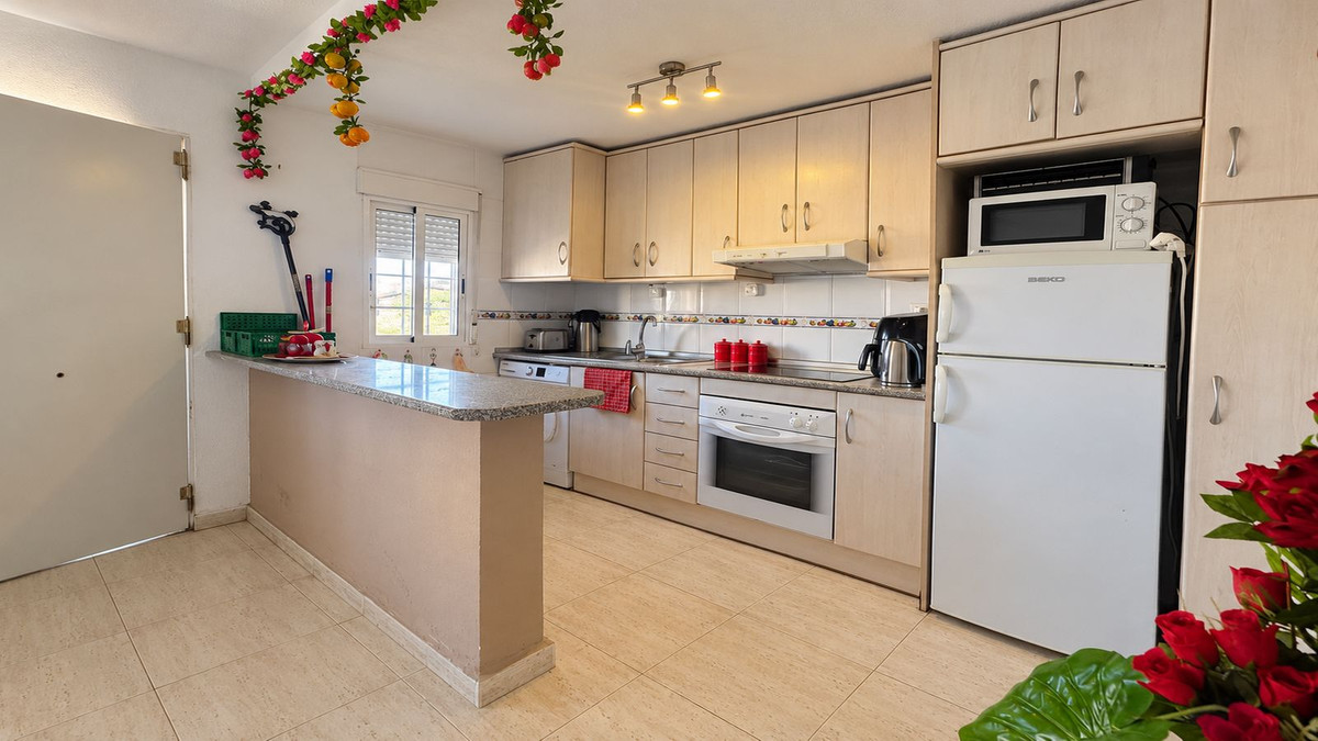 For sale - 2 Bedroom 1 Bathroom Apartment - Top Floor Apartment in San Miguel de Salinas - San Miguel de Salinas Centro  - Alicante