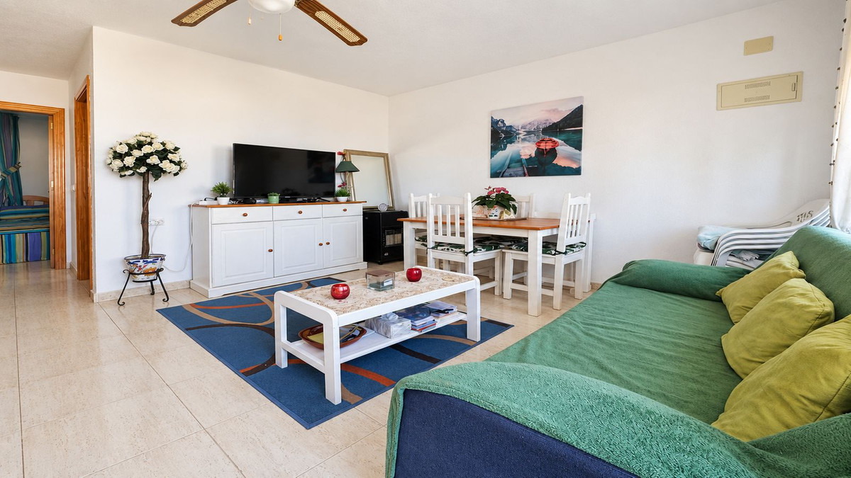 For sale - 2 Bedroom 1 Bathroom Apartment - Top Floor Apartment in San Miguel de Salinas - San Miguel de Salinas Centro  - Alicante