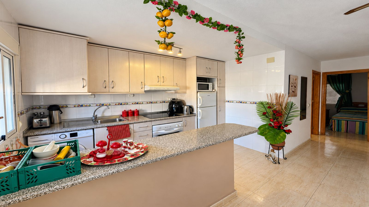 For sale - 2 Bedroom 1 Bathroom Apartment - Top Floor Apartment in San Miguel de Salinas - San Miguel de Salinas Centro  - Alicante