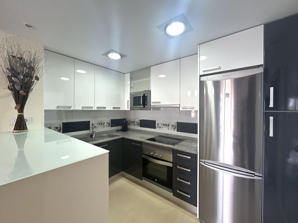 For sale - 2 Bedroom 2 Bathroom Apartment - Top Floor Apartment in Torrevieja - Playa De La Mata  - Alicante