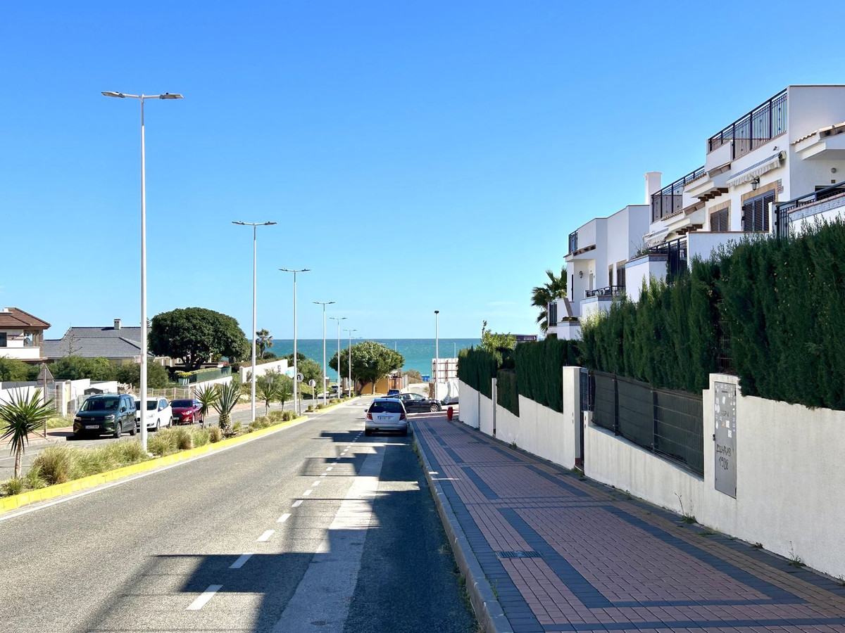 For sale - 2 Bedroom 2 Bathroom Apartment - Top Floor Apartment in Torrevieja - Playa De La Mata  - Alicante