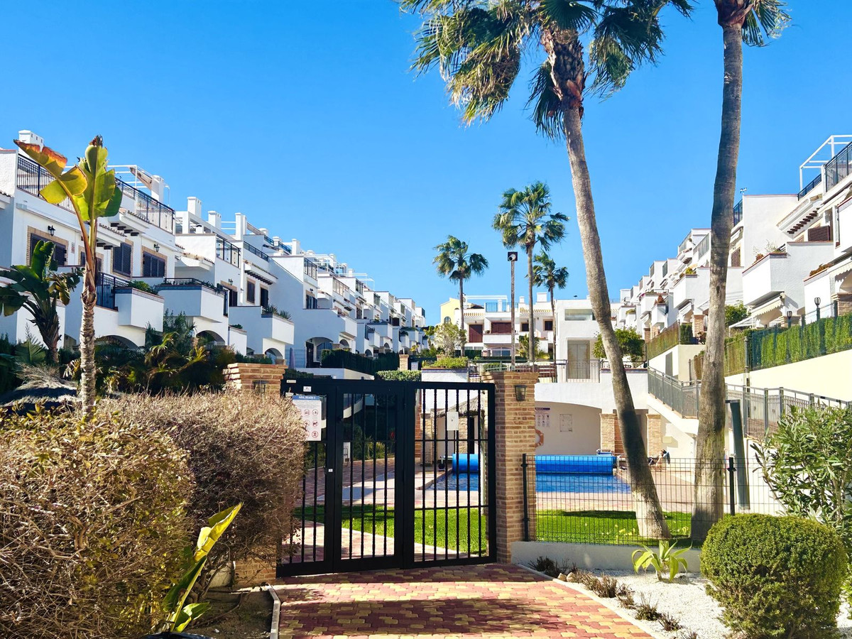For sale - 2 Bedroom 2 Bathroom Apartment - Top Floor Apartment in Torrevieja - Playa De La Mata  - Alicante