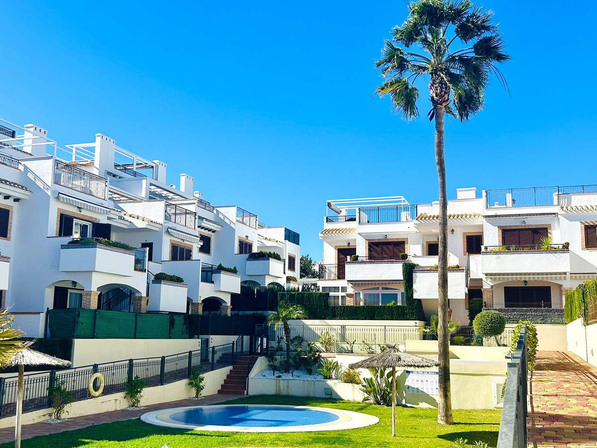 For sale - 2 Bedroom 2 Bathroom Apartment - Top Floor Apartment in Torrevieja - Playa De La Mata  - Alicante