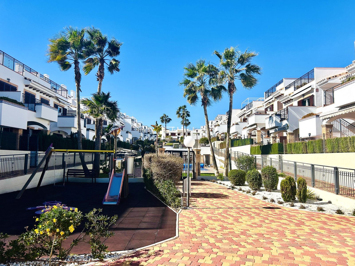 For sale - 2 Bedroom 2 Bathroom Apartment - Top Floor Apartment in Torrevieja - Playa De La Mata  - Alicante