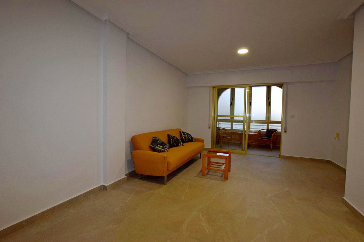 For sale - 2 Bedroom 1 Bathroom Apartment - Middle Floor Apartment in Torrevieja - Playa De La Mata  - Alicante