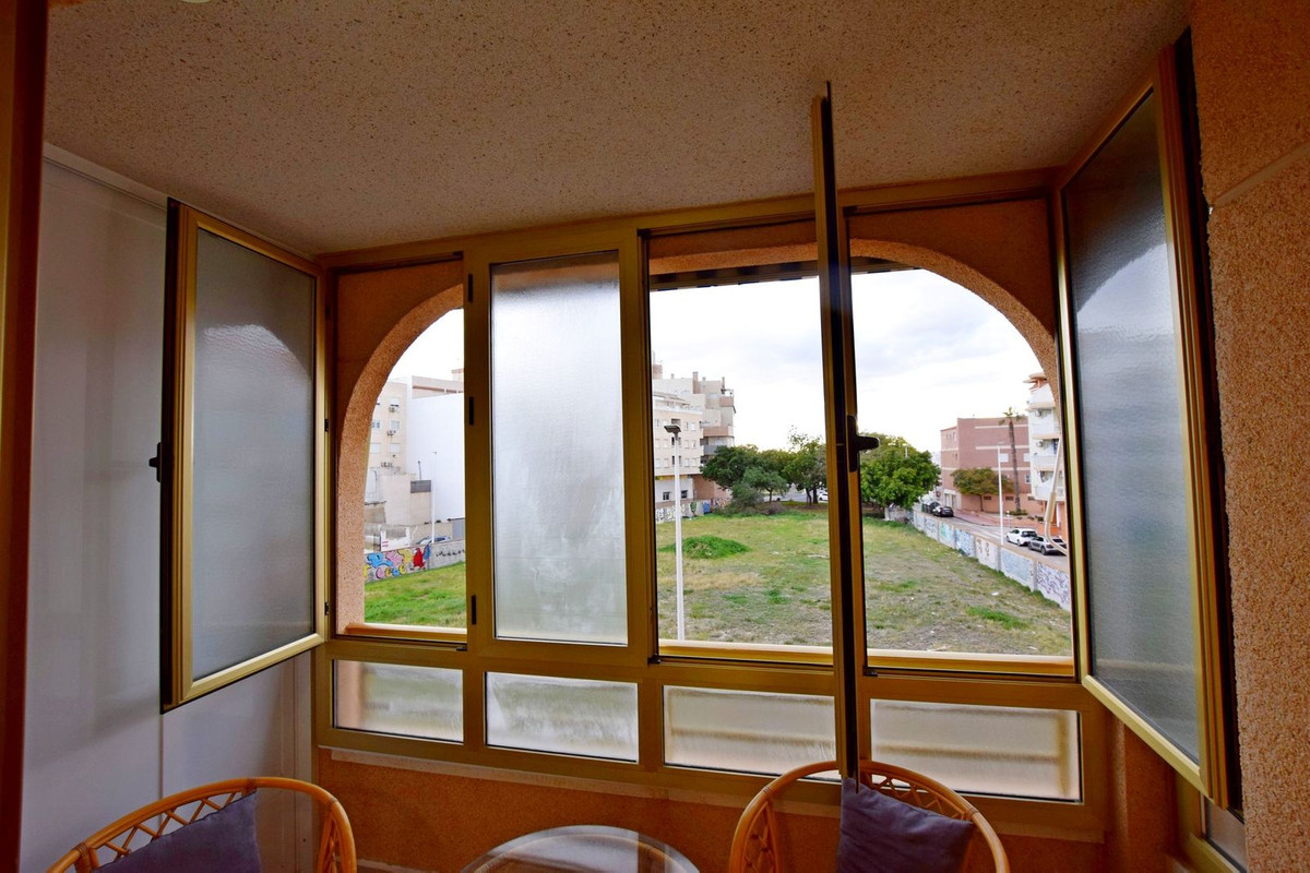 For sale - 2 Bedroom 1 Bathroom Apartment - Middle Floor Apartment in Torrevieja - Playa De La Mata  - Alicante