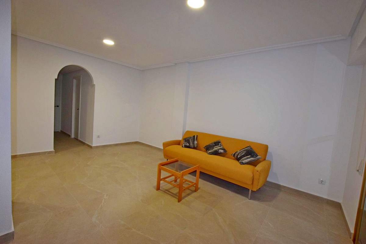 For sale - 2 Bedroom 1 Bathroom Apartment - Middle Floor Apartment in Torrevieja - Playa De La Mata  - Alicante