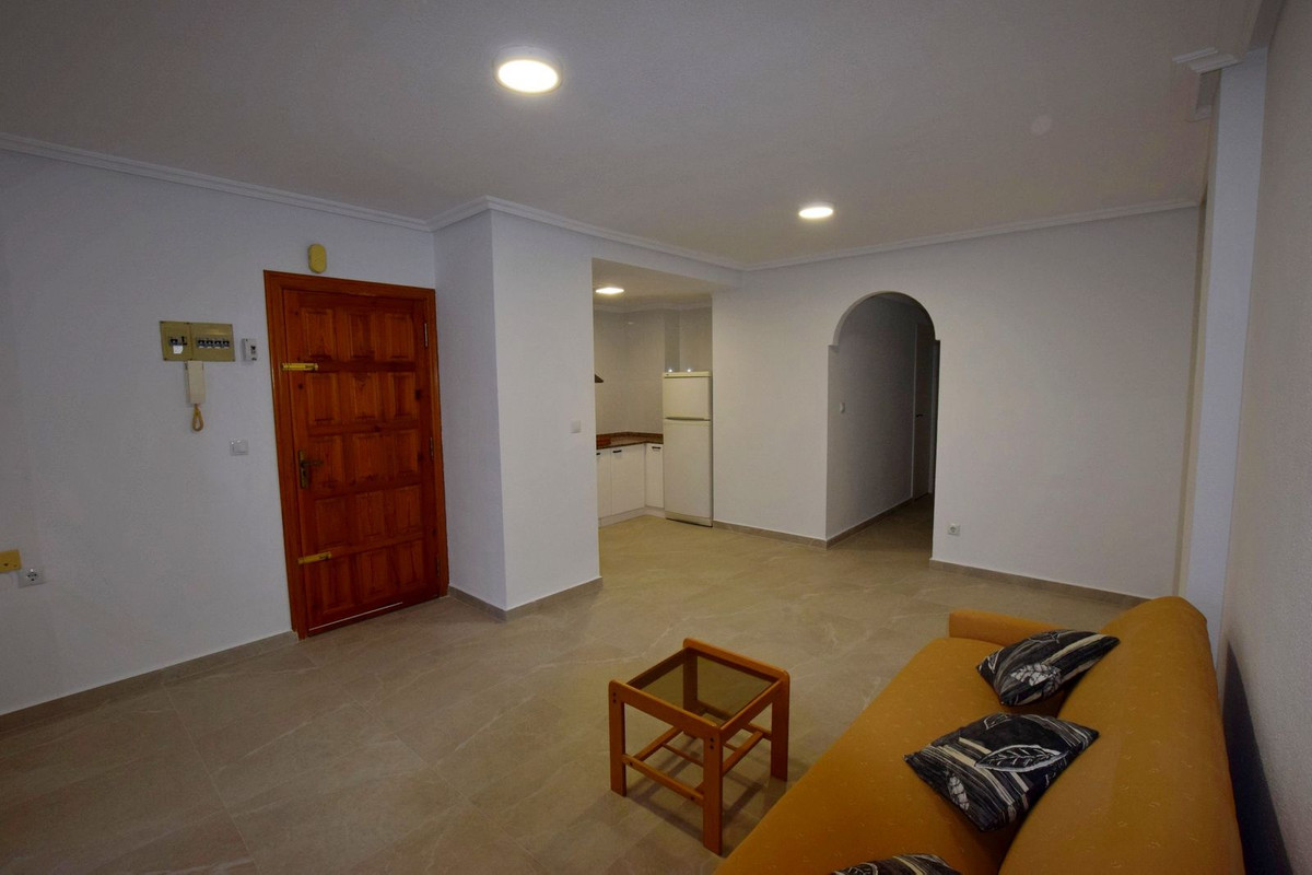 For sale - 2 Bedroom 1 Bathroom Apartment - Middle Floor Apartment in Torrevieja - Playa De La Mata  - Alicante