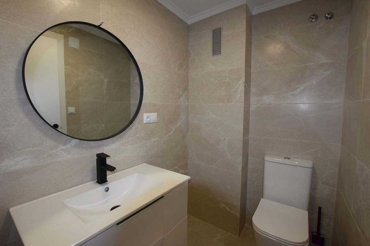 For sale - 2 Bedroom 1 Bathroom Apartment - Middle Floor Apartment in Torrevieja - Playa De La Mata  - Alicante