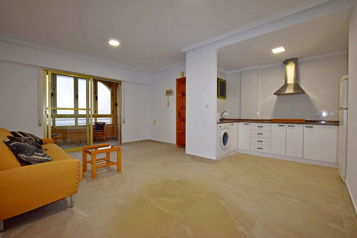 For sale - 2 Bedroom 1 Bathroom Apartment - Middle Floor Apartment in Torrevieja - Playa De La Mata  - Alicante