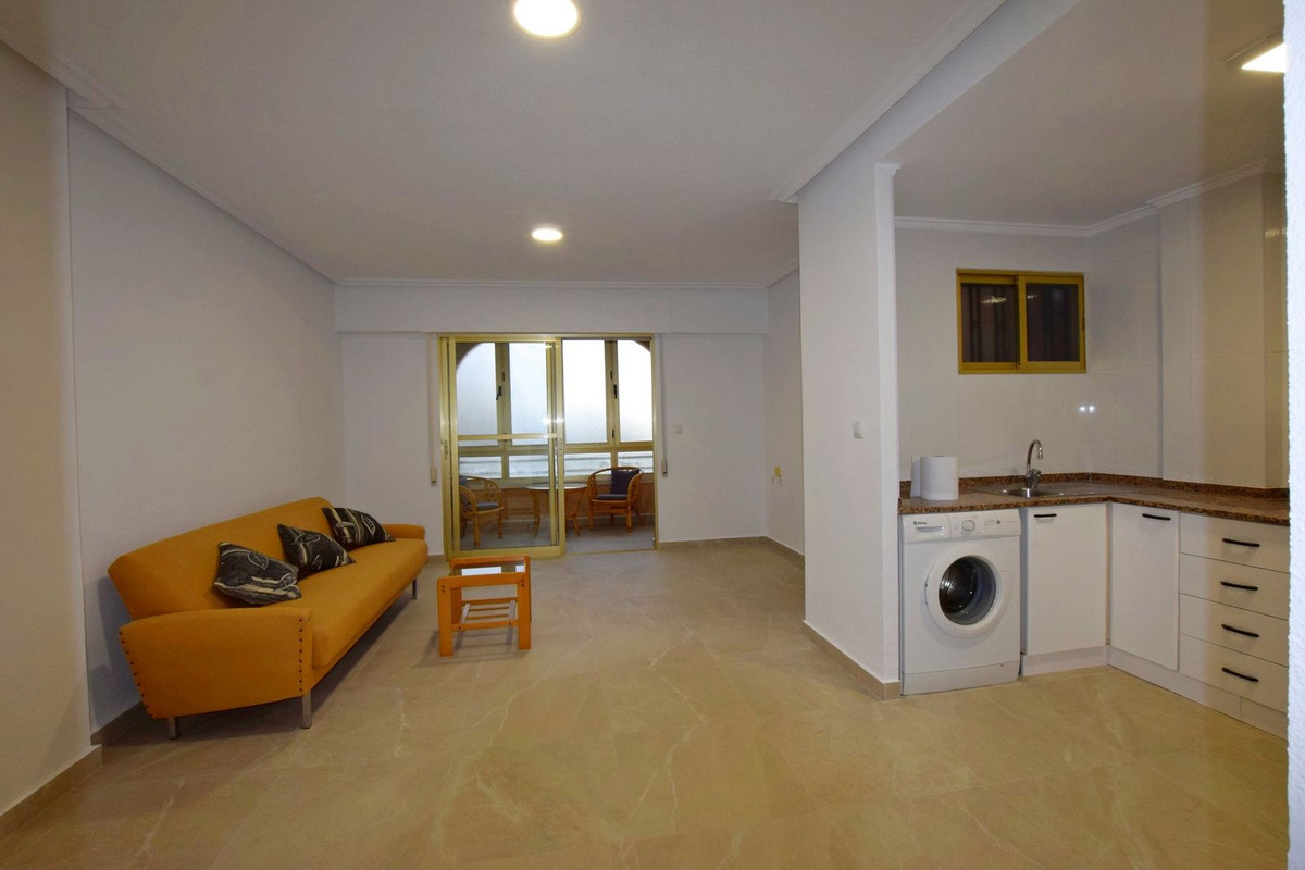 For sale - 2 Bedroom 1 Bathroom Apartment - Middle Floor Apartment in Torrevieja - Playa De La Mata  - Alicante