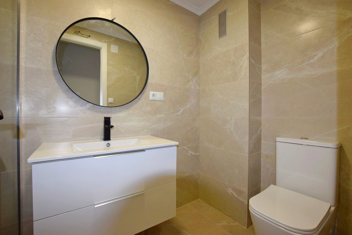 For sale - 2 Bedroom 1 Bathroom Apartment - Middle Floor Apartment in Torrevieja - Playa De La Mata  - Alicante