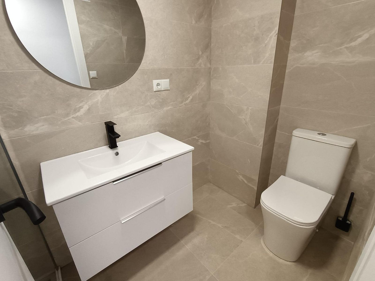 For sale - 2 Bedroom 1 Bathroom Apartment - Middle Floor Apartment in Torrevieja - Playa De La Mata  - Alicante