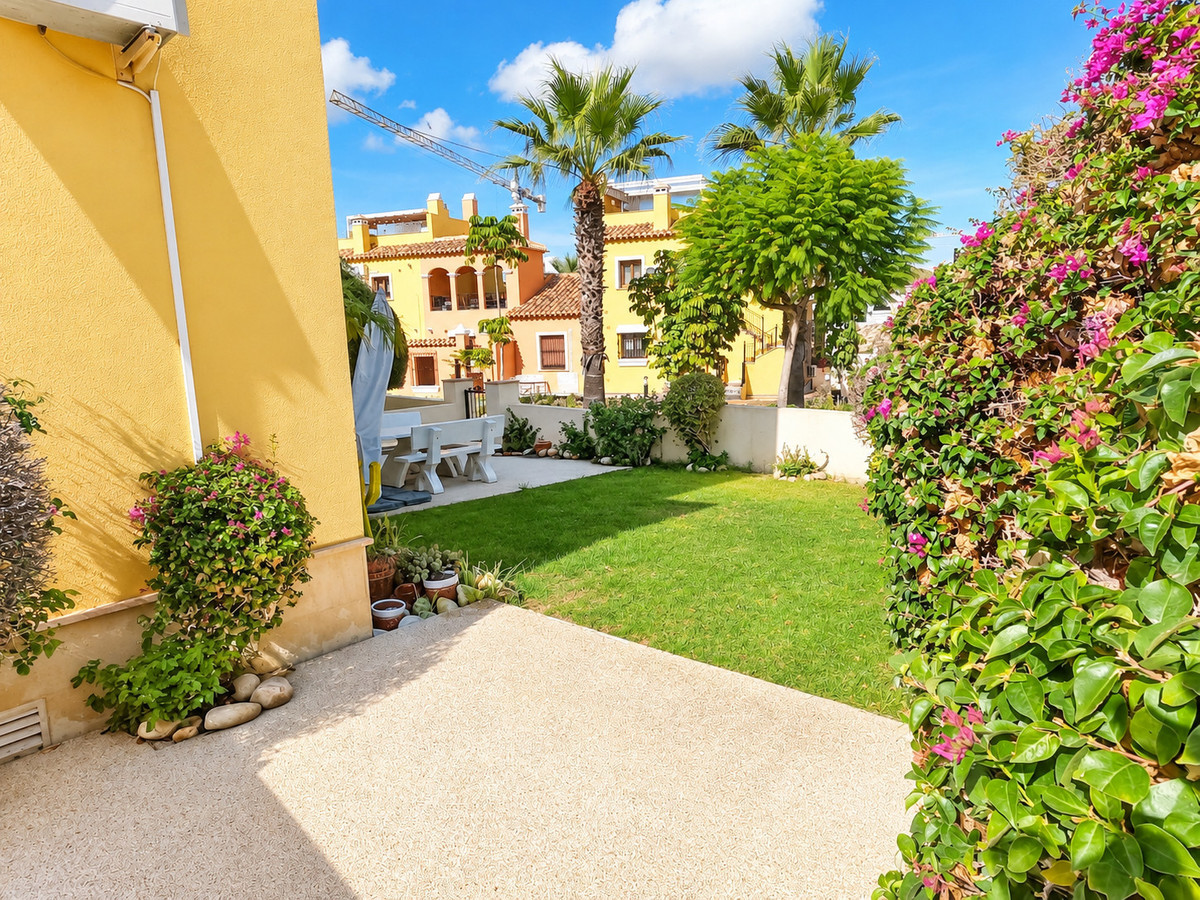 For sale - 2 Bedroom 2 Bathroom Apartment - Middle Floor Apartment in Algorfa - La Finca Golf  - Alicante