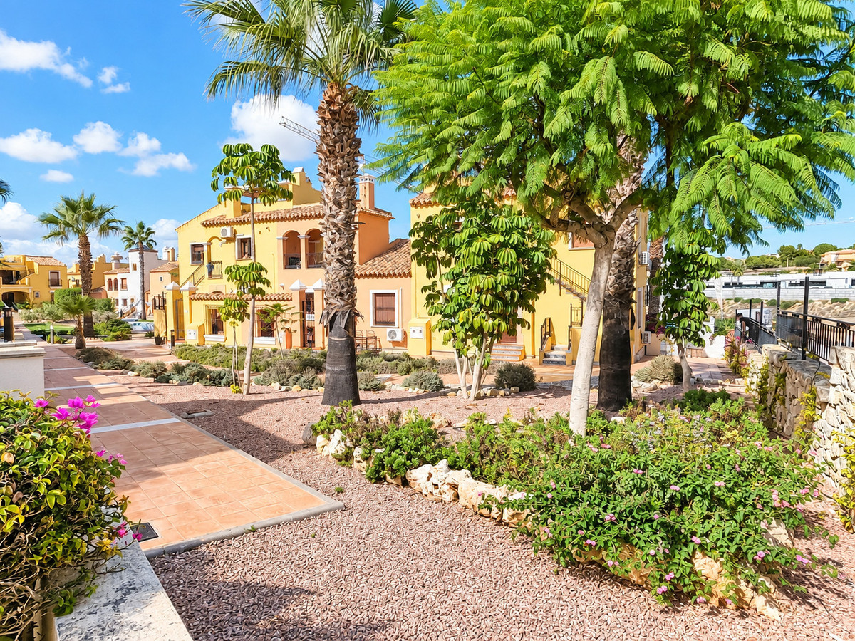 For sale - 2 Bedroom 2 Bathroom Apartment - Middle Floor Apartment in Algorfa - La Finca Golf  - Alicante