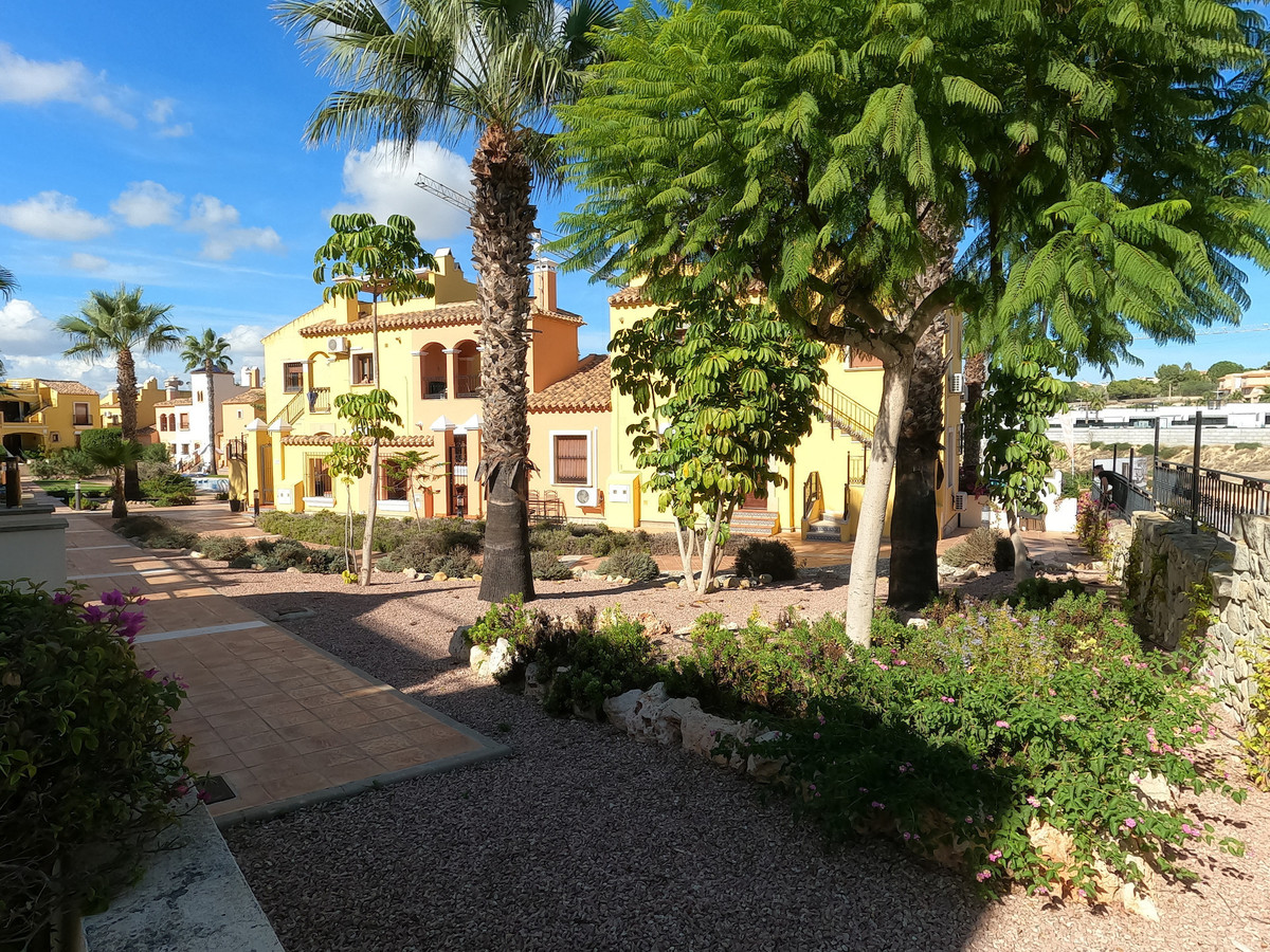 For sale - 2 Bedroom 2 Bathroom Apartment - Middle Floor Apartment in Algorfa - La Finca Golf  - Alicante